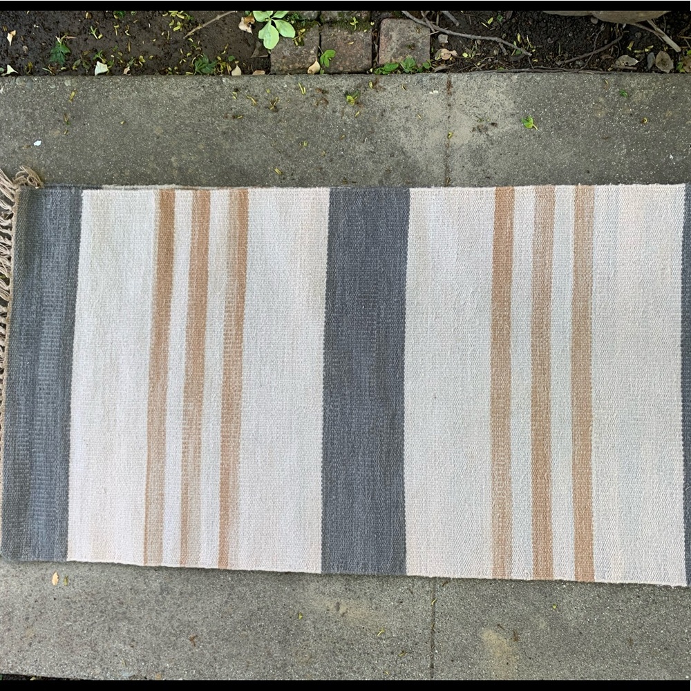 Long Rug! - Picture 3 of 3